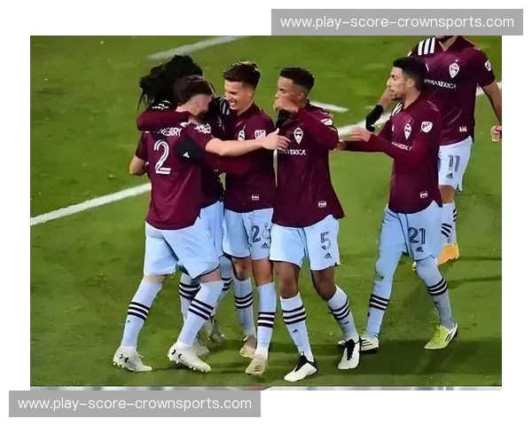 足球深度解读：把握赛场背后的规律与商业机会