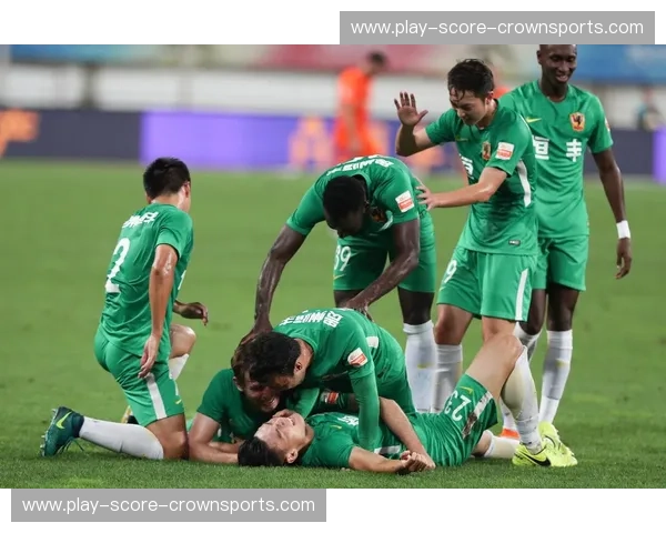 巅峰对决，情怀永恒：山东鲁能与贵州恒丰的绿茵记忆